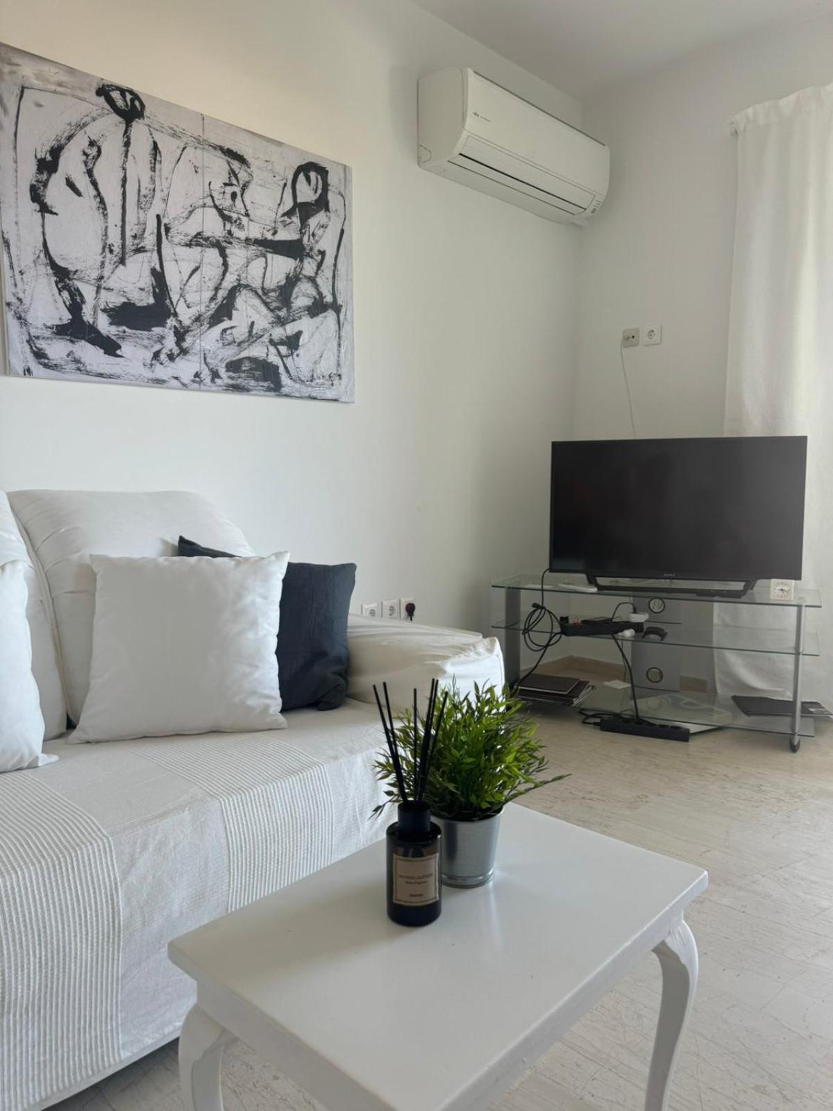 Apartment Artist *